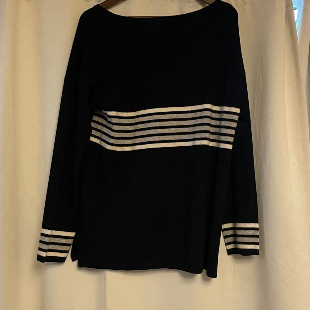 NWT Cashmere v-neck sweater - Picture 5 of 9